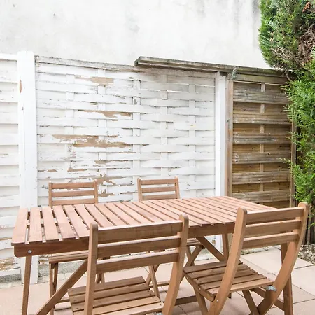 Avec Terrasse En Centre-ville De 3 Etoiles La Rochelle (Charente-Maritime)