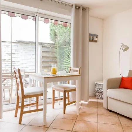 Avec Terrasse En Centre-ville De 3 Etoiles La Rochelle (Charente-Maritime)