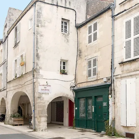 Avec Terrasse En Centre-ville De 3 Etoiles *