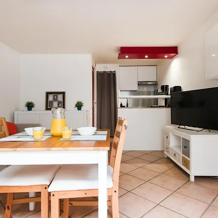 Avec Terrasse En Centre-ville De La Rochelle * La Rochelle (Charente-Maritime)